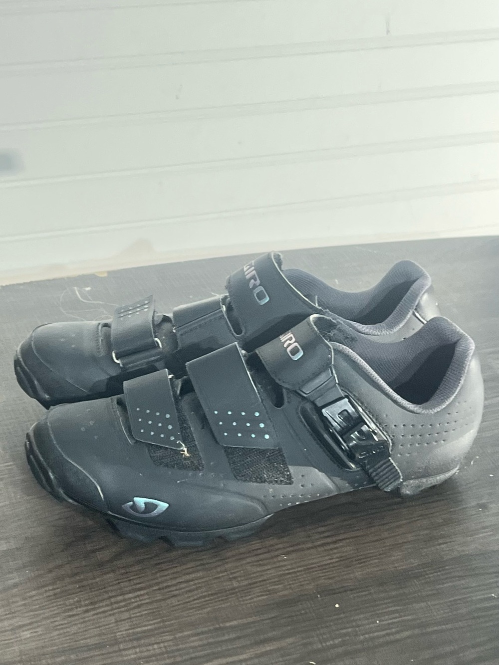 Giro Manta Black Cycling Shoes with Light Blue Accents Size 8.5